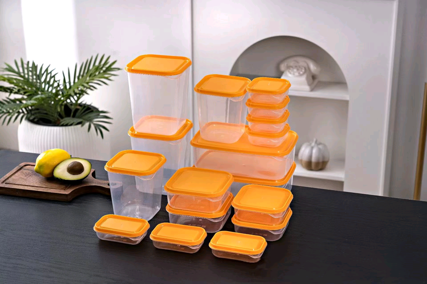 17 Conteneurs alimentaires en plastique